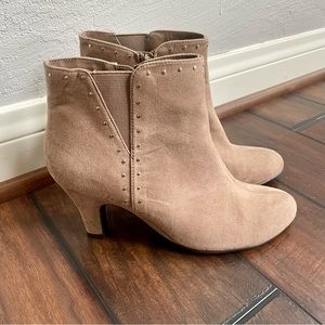 Like NEW Aerosoles Studded Booties